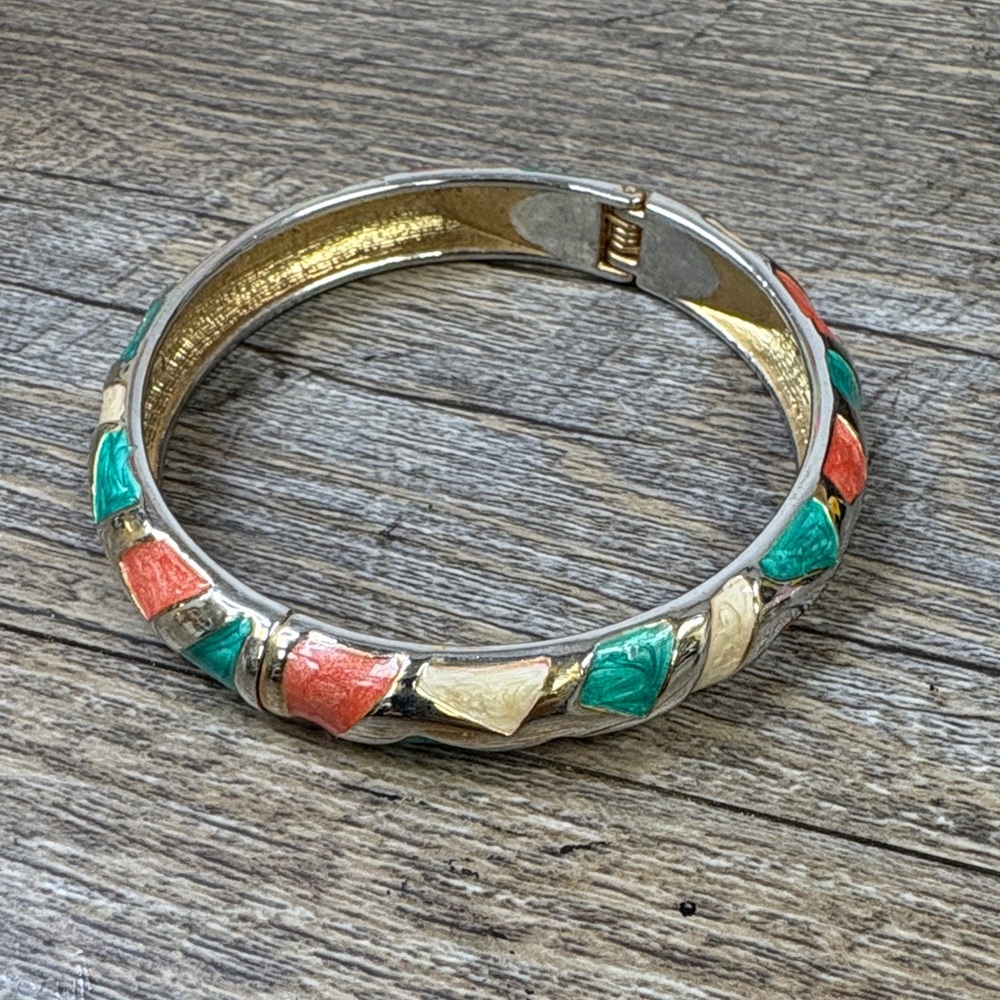 Vintage Inspired Gold Tone & Enamel Hinged Bangle Bracelet | Coral & Green
